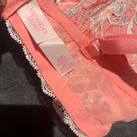Victoria's Secret Coral Lace Bra - Picture 4 of 5